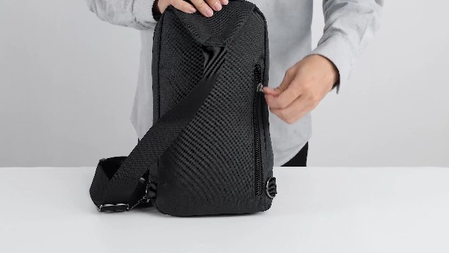 Amazon.co.jp: [グッシオ イタリー] ボディバッグ メンズ 大容量